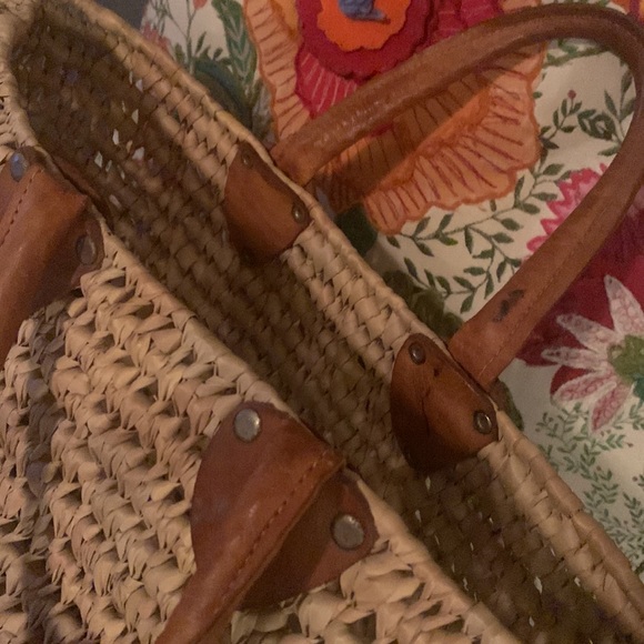 Large Straw Bag W/ Leather Handles - Picture 10 of 11